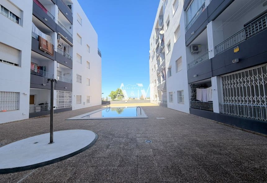 1 Zimmer Apartment zu vermieten in Torrevieja mit Pool - 650 € (Ref: 10167521)