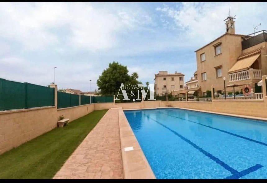 4 makuuhuone Huoneisto vuokrattavana paikassa Torrevieja mukana uima-altaan - 1 170 € (Ref: 10167524)