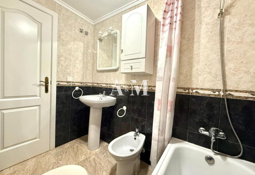 1 soveværelse Lejlighed til leje i Torrevieja - € 650 (Ref: 10169252)