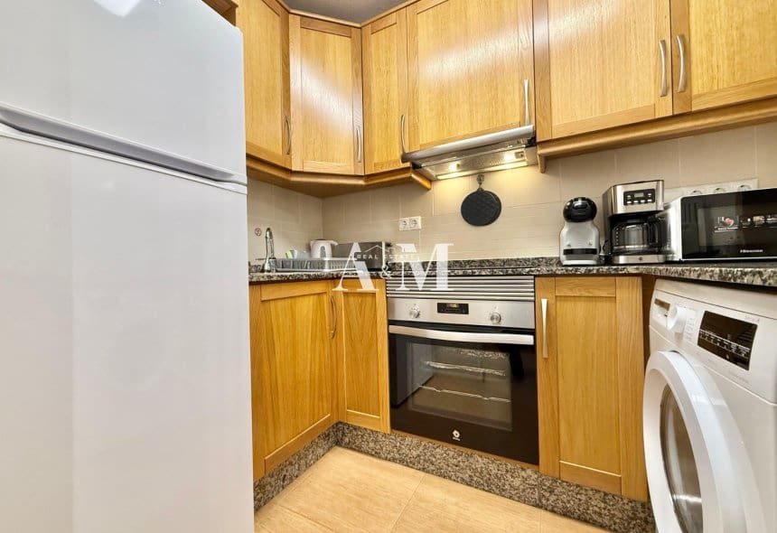 2 soveværelse Strandlejlighed til leje i Torrevieja - € 850 (Ref: 10175617)