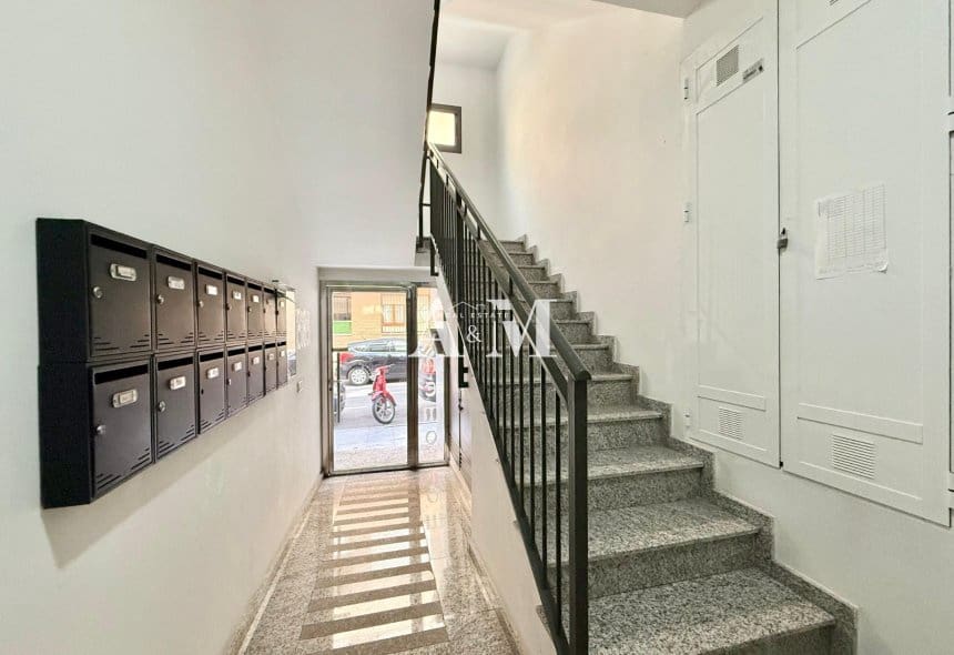 2 soveværelse Strandlejlighed til leje i Torrevieja - € 850 (Ref: 10175617)