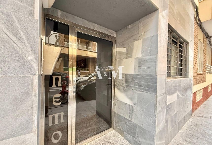 2 soveværelse Strandlejlighed til leje i Torrevieja - € 850 (Ref: 10175617)