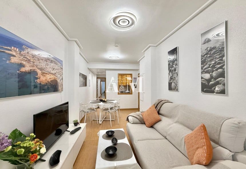 2 soveværelse Strandlejlighed til leje i Torrevieja - € 850 (Ref: 10175617)