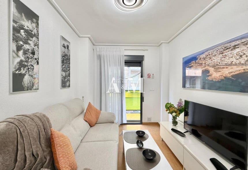 2 soveværelse Strandlejlighed til leje i Torrevieja - € 850 (Ref: 10175617)