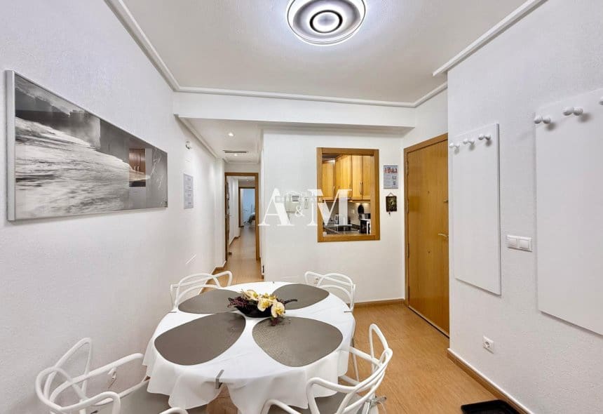 2 soveværelse Strandlejlighed til leje i Torrevieja - € 850 (Ref: 10175617)