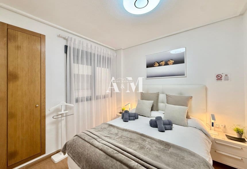 2 soveværelse Strandlejlighed til leje i Torrevieja - € 850 (Ref: 10175617)