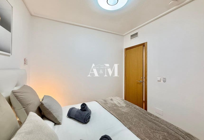 2 soveværelse Strandlejlighed til leje i Torrevieja - € 850 (Ref: 10175617)