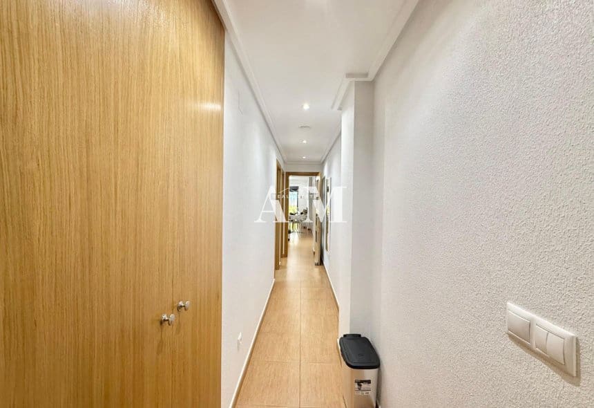 2 soveværelse Strandlejlighed til leje i Torrevieja - € 850 (Ref: 10175617)