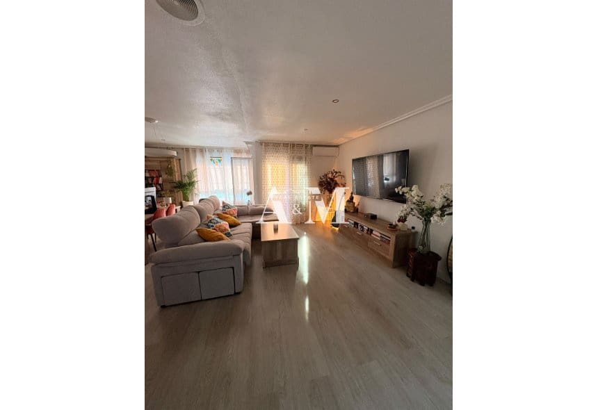 Apartamento de 2 habitaciones en Elche / Elx en alquiler con garaje - 1.100 € (Ref: 10175734)