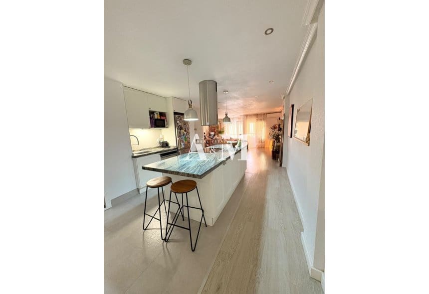 Apartamento de 2 habitaciones en Elche / Elx en alquiler con garaje - 1.100 € (Ref: 10175734)