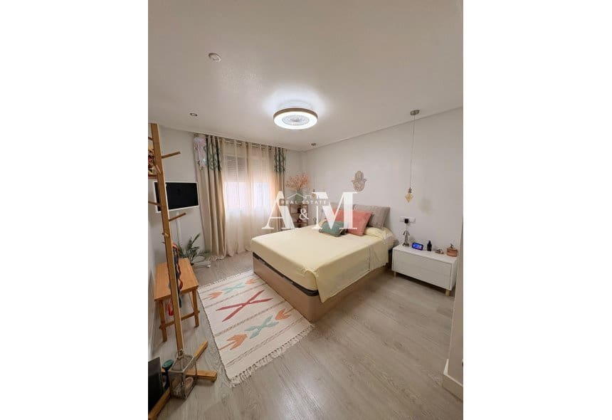 Apartamento de 2 habitaciones en Elche / Elx en alquiler con garaje - 1.100 € (Ref: 10175734)