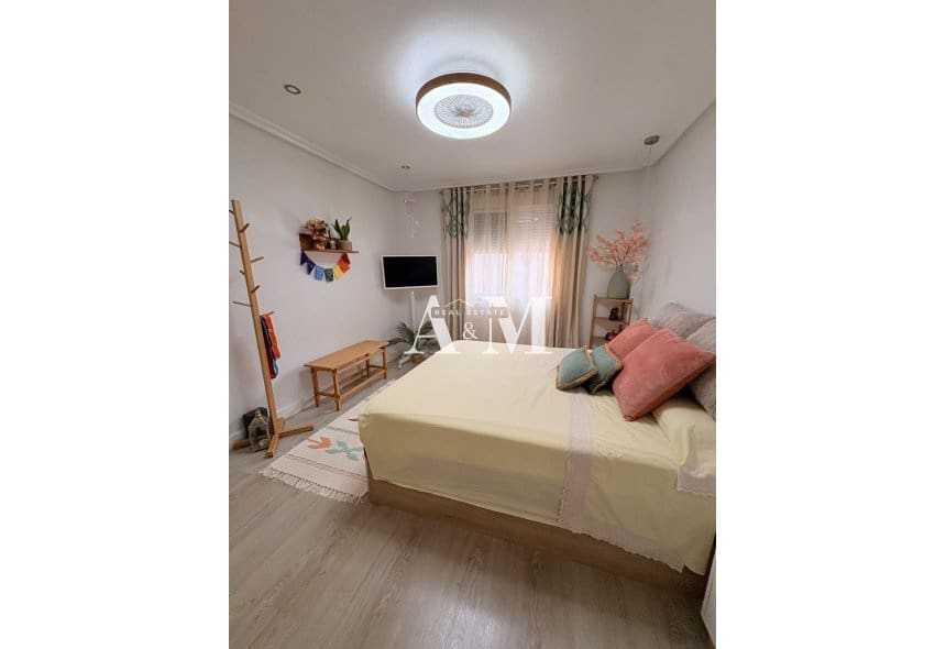 Apartamento de 2 habitaciones en Elche / Elx en alquiler con garaje - 1.100 € (Ref: 10175734)