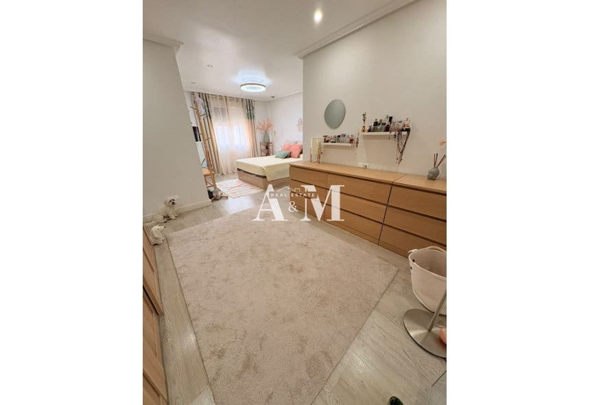 Apartamento de 2 habitaciones en Elche / Elx en alquiler con garaje - 1.100 € (Ref: 10175734)