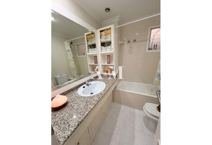 Apartamento de 2 habitaciones en Elche / Elx en alquiler con garaje - 1.100 € (Ref: 10175734)