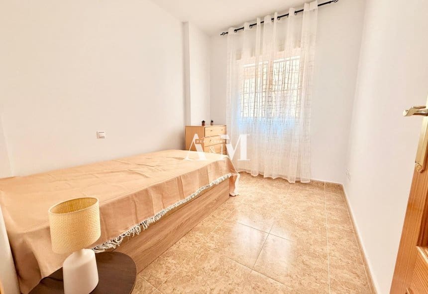 3 slaapkamer Huis te huur in Torrevieja met zwembad garage - € 1.500 (Ref: 10182090)