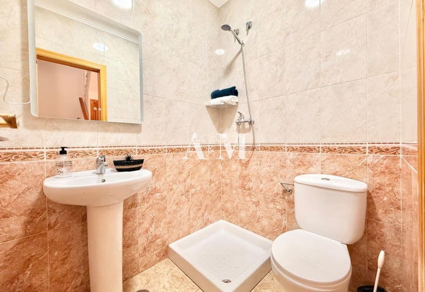 3 slaapkamer Huis te huur in Torrevieja met zwembad garage - € 1.500 (Ref: 10182090)