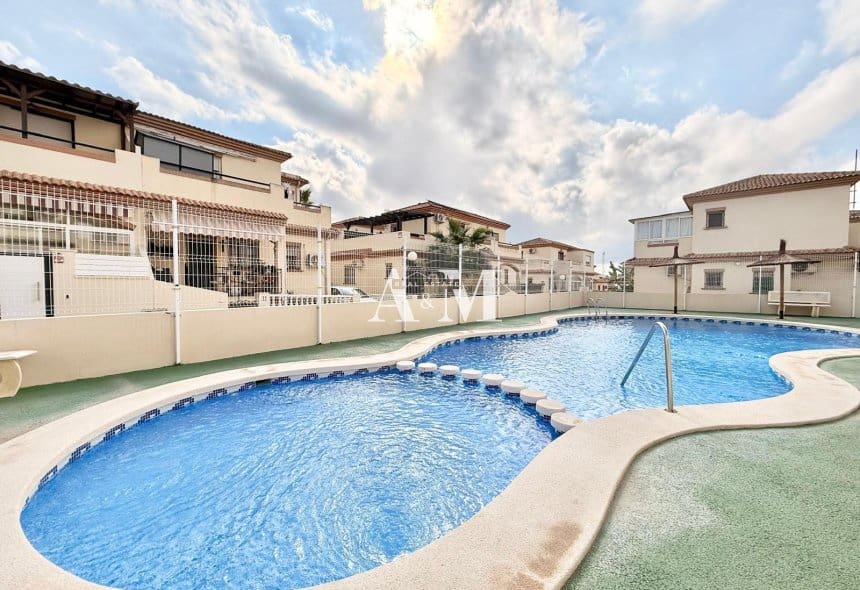 3 slaapkamer Huis te huur in Torrevieja met zwembad garage - € 1.500 (Ref: 10182090)