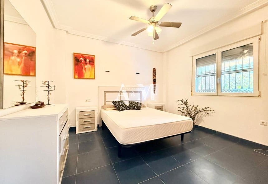 4 camera da letto Villa da affittare in Torrevieja con piscina garage - 2.200 € (Rif: 10182203)