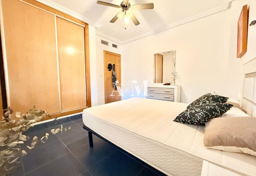 4 camera da letto Villa da affittare in Torrevieja con piscina garage - 2.200 € (Rif: 10182203)