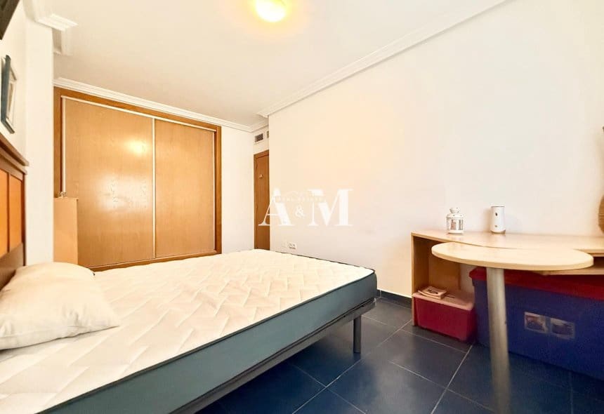 4 camera da letto Villa da affittare in Torrevieja con piscina garage - 2.200 € (Rif: 10182203)