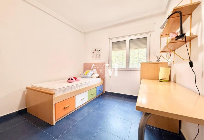 4 camera da letto Villa da affittare in Torrevieja con piscina garage - 2.200 € (Rif: 10182203)