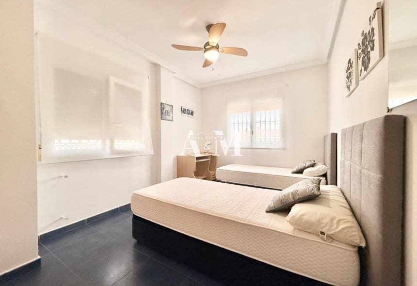 4 camera da letto Villa da affittare in Torrevieja con piscina garage - 2.200 € (Rif: 10182203)