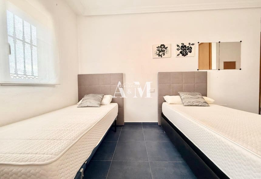 4 camera da letto Villa da affittare in Torrevieja con piscina garage - 2.200 € (Rif: 10182203)