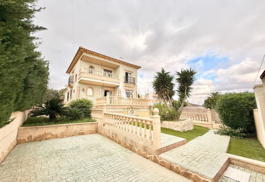 4 camera da letto Villa da affittare in Torrevieja con piscina garage - 2.200 € (Rif: 10182203)