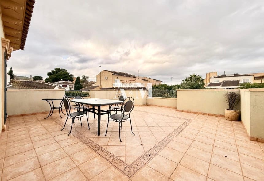 4 camera da letto Villa da affittare in Torrevieja con piscina garage - 2.200 € (Rif: 10182203)