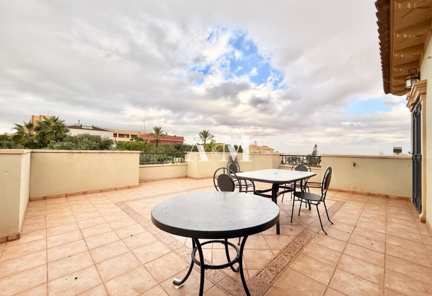 4 camera da letto Villa da affittare in Torrevieja con piscina garage - 2.200 € (Rif: 10182203)