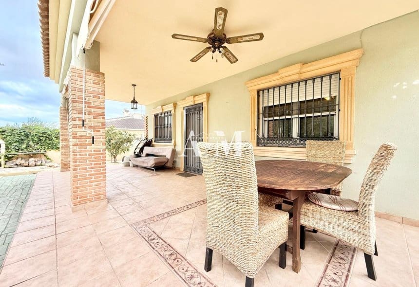 4 camera da letto Villa da affittare in Torrevieja con piscina garage - 2.200 € (Rif: 10182203)