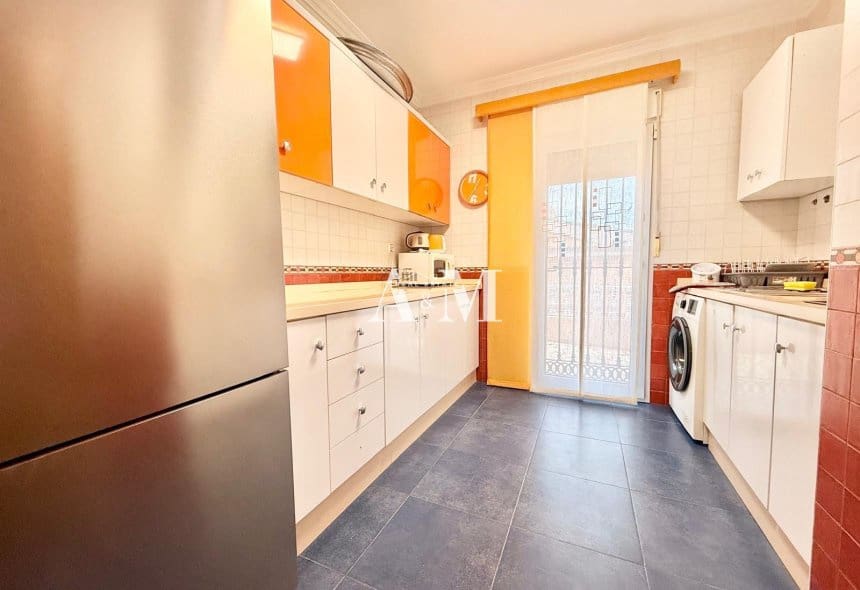4 camera da letto Villa da affittare in Torrevieja con piscina garage - 2.200 € (Rif: 10182203)
