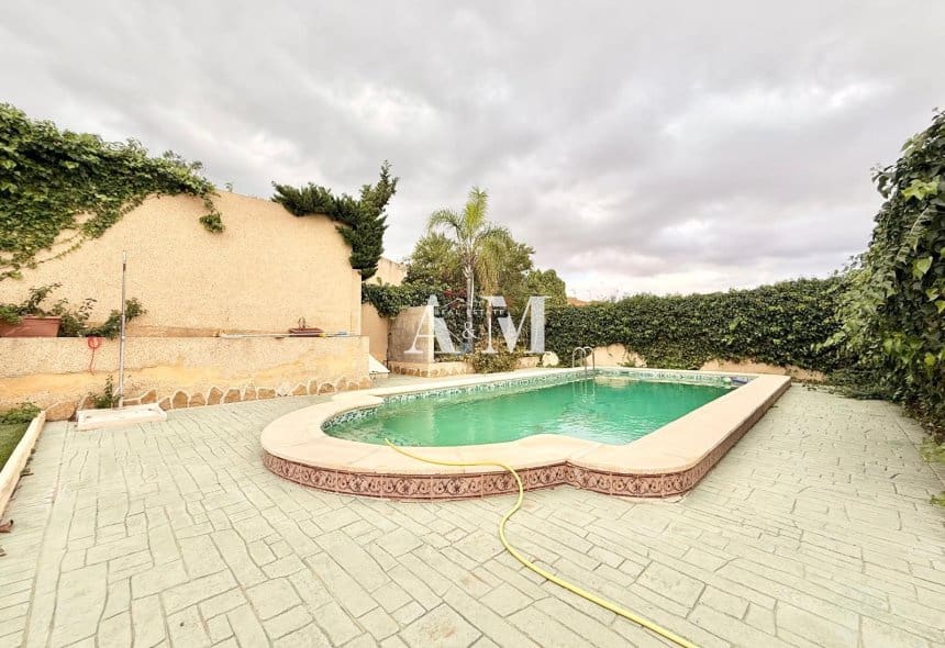 4 camera da letto Villa da affittare in Torrevieja con piscina garage - 2.200 € (Rif: 10182203)
