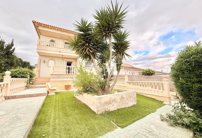 4 camera da letto Villa da affittare in Torrevieja con piscina garage - 2.200 € (Rif: 10182203)