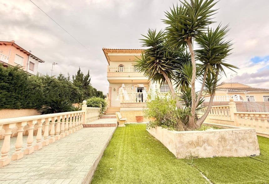 4 camera da letto Villa da affittare in Torrevieja con piscina garage - 2.200 € (Rif: 10182203)