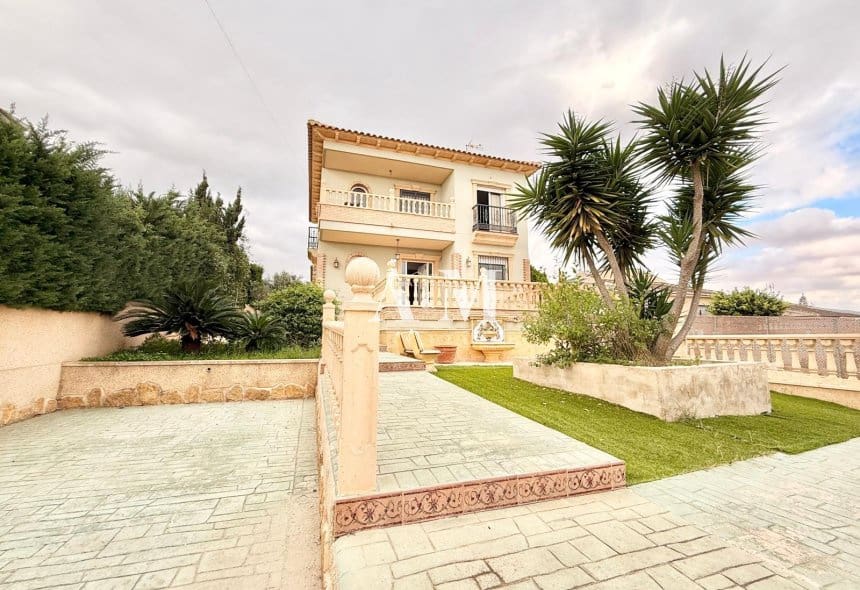4 camera da letto Villa da affittare in Torrevieja con piscina garage - 2.200 € (Rif: 10182203)
