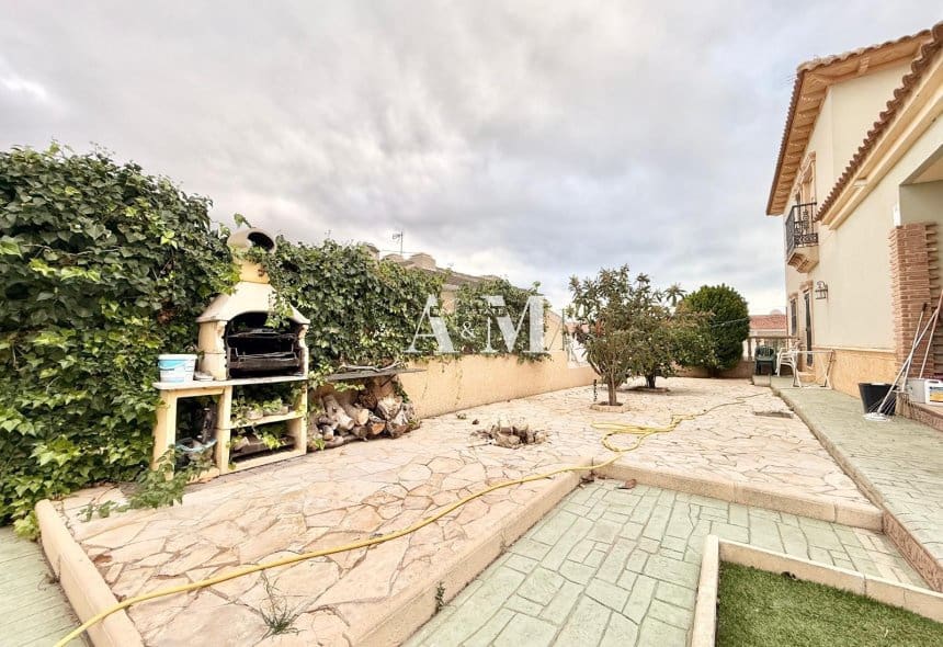 4 camera da letto Villa da affittare in Torrevieja con piscina garage - 2.200 € (Rif: 10182203)