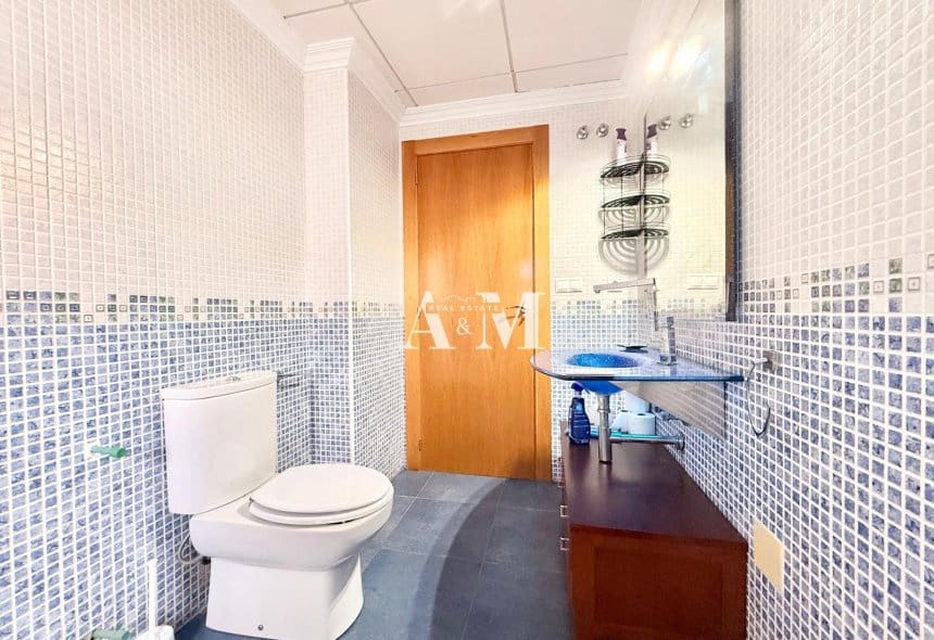 4 camera da letto Villa da affittare in Torrevieja con piscina garage - 2.200 € (Rif: 10182203)