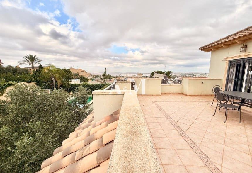 4 camera da letto Villa da affittare in Torrevieja con piscina garage - 2.200 € (Rif: 10182203)