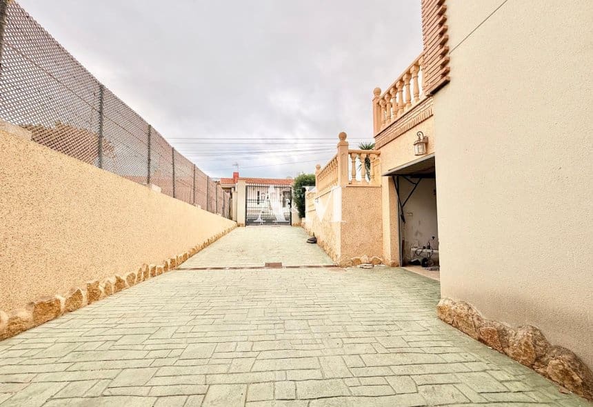 4 camera da letto Villa da affittare in Torrevieja con piscina garage - 2.200 € (Rif: 10182203)