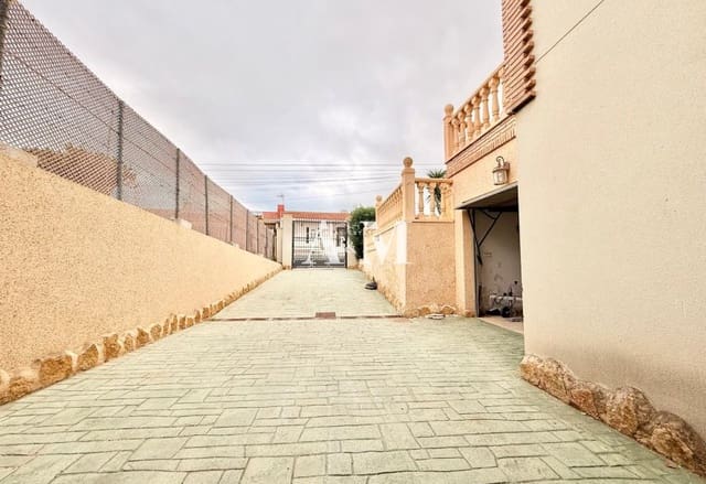 4 slaapkamer Villa te huur in Los Balcones - Los Altos, Torrevieja met zwembad garage - € 2.200 (Ref: 10182203)