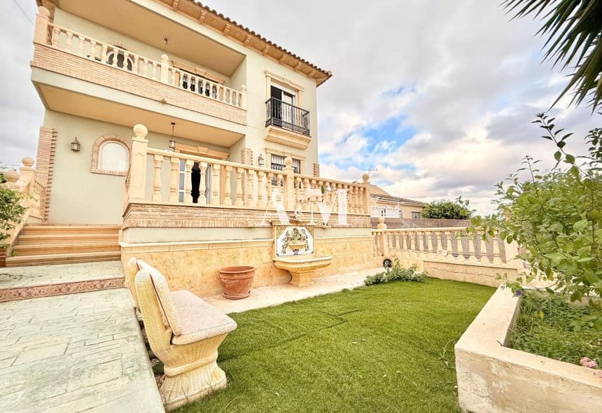 4 camera da letto Villa da affittare in Torrevieja con piscina garage - 2.200 € (Rif: 10182203)
