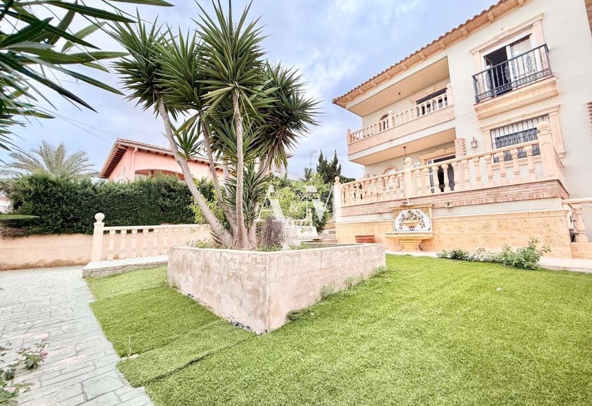 4 camera da letto Villa da affittare in Torrevieja con piscina garage - 2.200 € (Rif: 10182203)