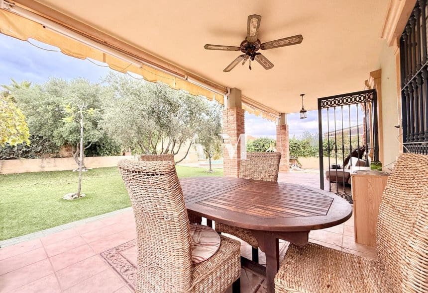 4 camera da letto Villa da affittare in Torrevieja con piscina garage - 2.200 € (Rif: 10182203)