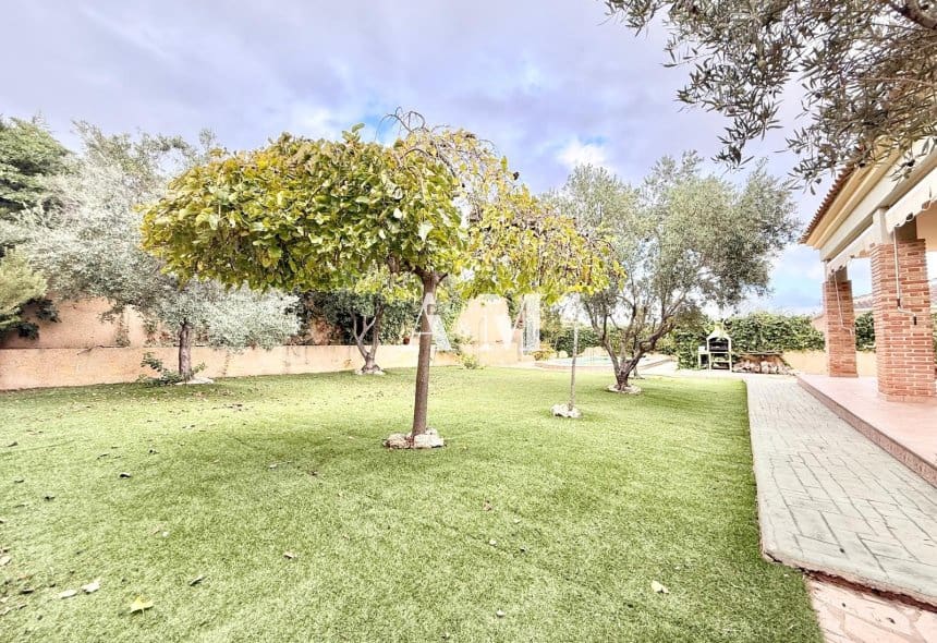 4 camera da letto Villa da affittare in Torrevieja con piscina garage - 2.200 € (Rif: 10182203)