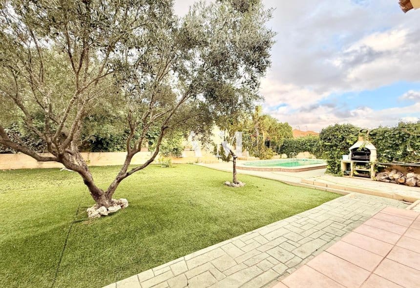 4 camera da letto Villa da affittare in Torrevieja con piscina garage - 2.200 € (Rif: 10182203)