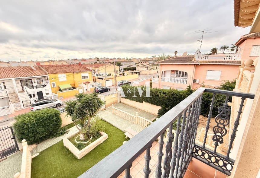 4 camera da letto Villa da affittare in Torrevieja con piscina garage - 2.200 € (Rif: 10182203)