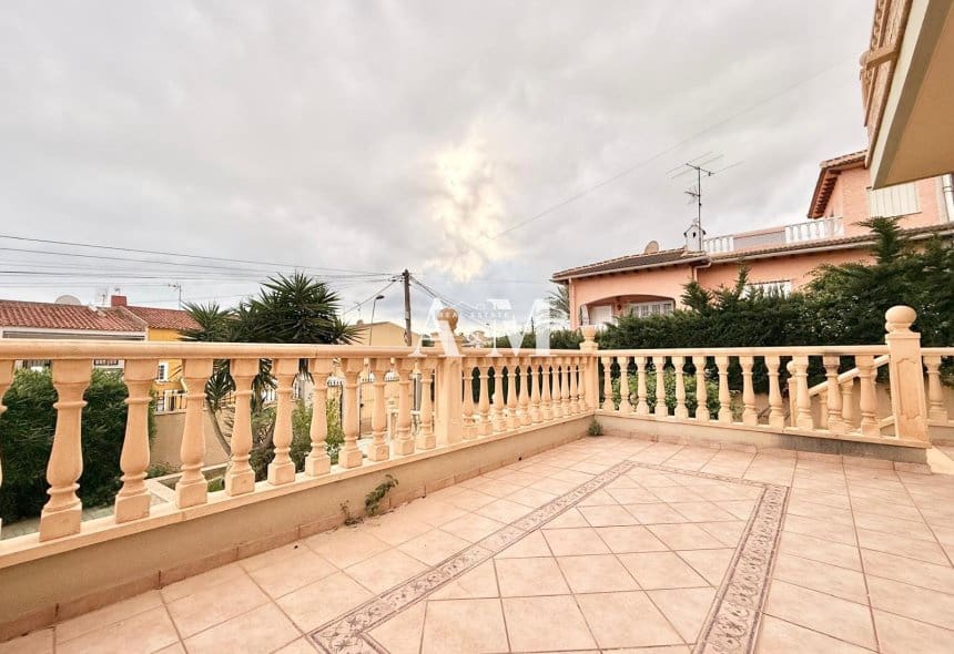 4 camera da letto Villa da affittare in Torrevieja con piscina garage - 2.200 € (Rif: 10182203)