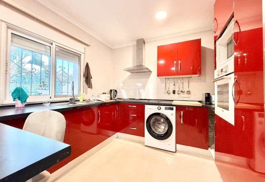 3 soveværelse Villa til leje i La Marina med swimmingpool garage - € 2.200 (Ref: 10183457)