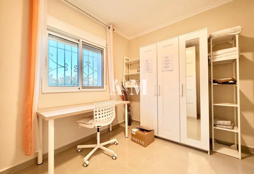 3 soveværelse Villa til leje i La Marina med swimmingpool garage - € 2.200 (Ref: 10183457)